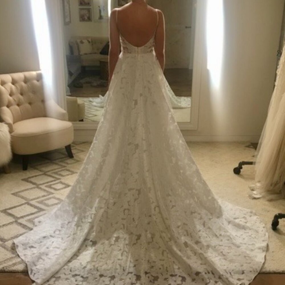 Wedding Dress: Annie by Truvelle, gorgeous floral, organza A-line dress, Size 4